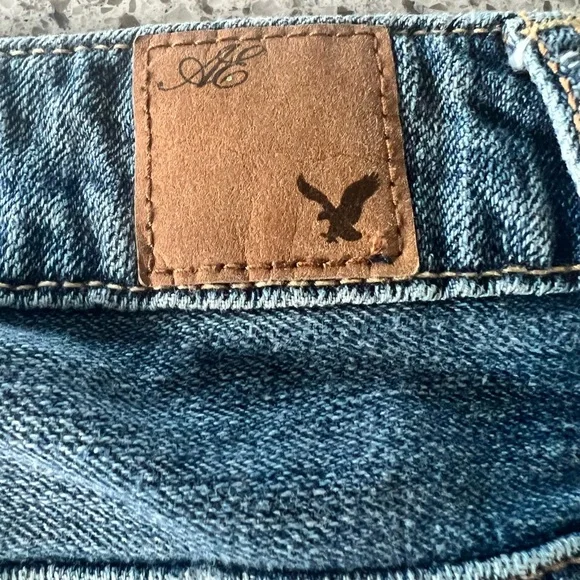 American Eagle women’s denim shorts - Picture 3 of 4